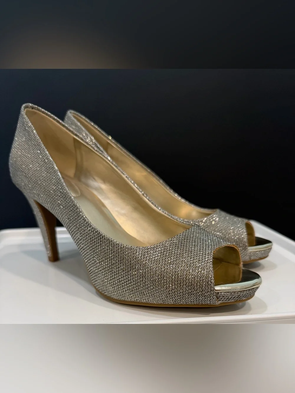 Bandolino Silver Glitter Peep-Toe Heels size 7